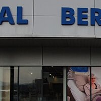 Mise en place de décors adhésifs - Distri Club Médical