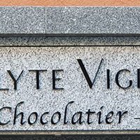 Enseigne avec lettres PVC en relief - Hippolyte Vigliano Chocolatier