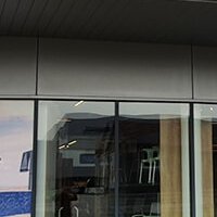 Mise en place de décors adhésifs - Distri Club Médical