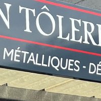 Enseigne avec décor adhésif - Magnin IND